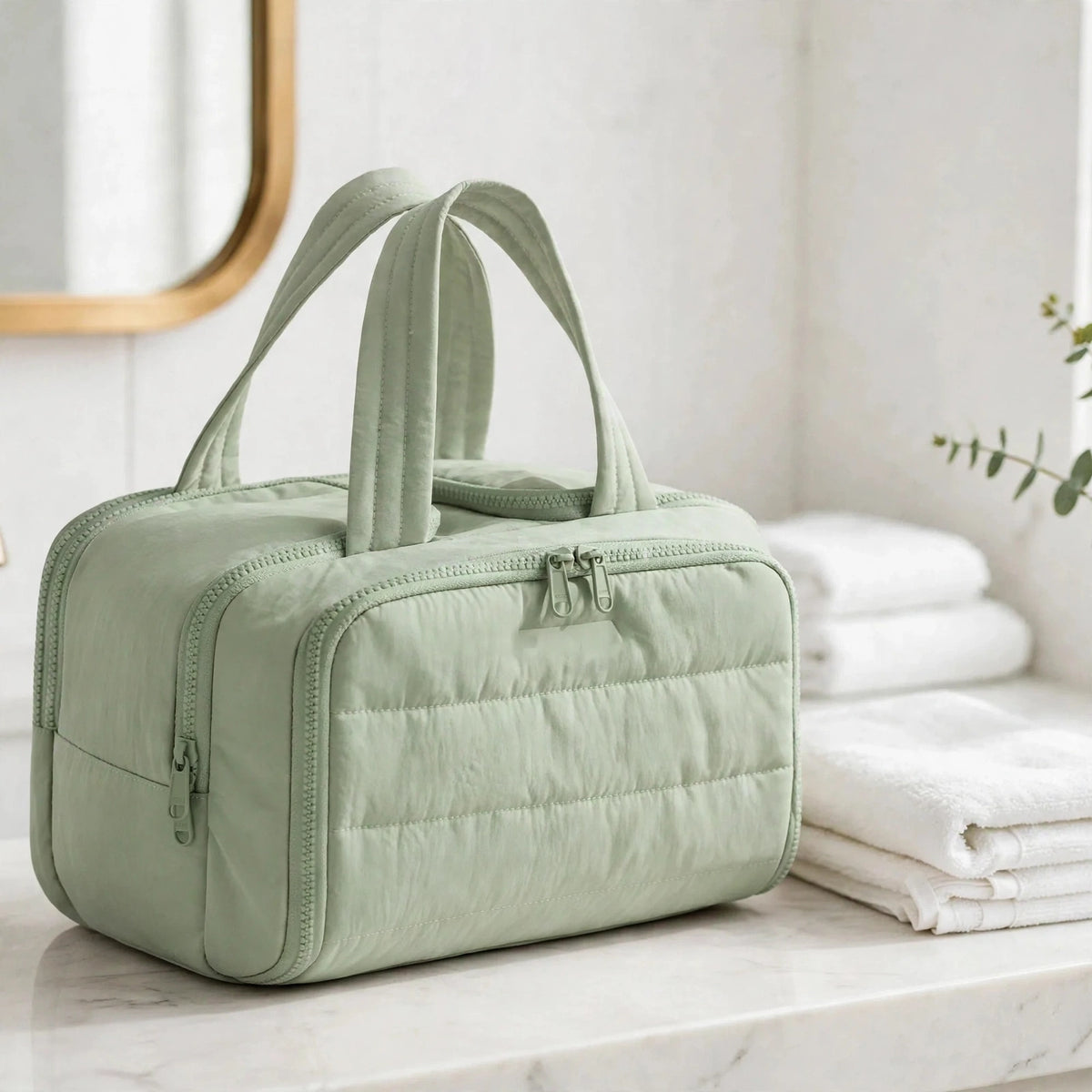 CloudPuff bag — Green, white bathroom